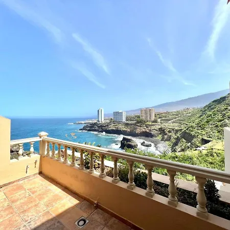 Stunning Views Beside The Beach, Aptartment With Pool
