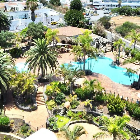 Stunning Views Beside The Beach, Aptartment With Pool *