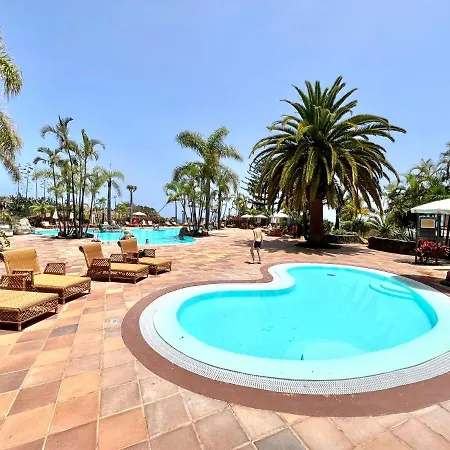 公寓 Stunning Views Beside The Beach, Aptartment With Pool *
