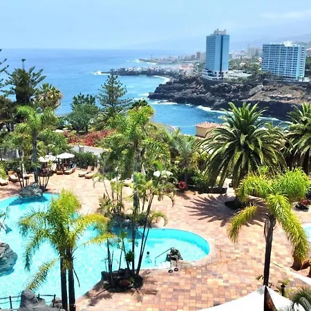 Stunning Views Beside The Beach, Aptartment With Pool Apartment