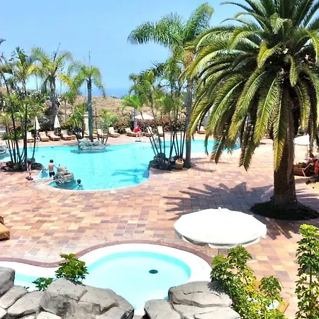 Stunning Views Beside The Beach, Aptartment With Pool *