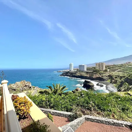 Stunning Views Beside The Beach, Aptartment With Pool