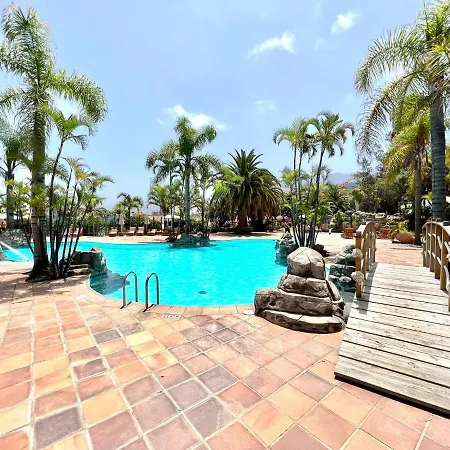 Stunning Views Beside The Beach, Aptartment With Pool 公寓 *