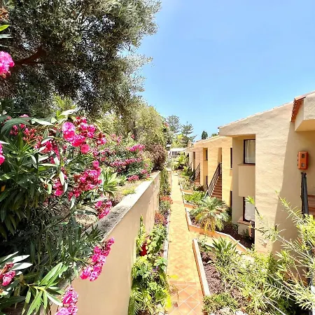 Stunning Views Beside The Beach, Aptartment With Pool 公寓
