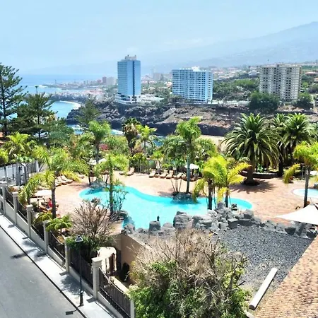 Stunning Views Beside The Beach, Aptartment With Pool Apartment *