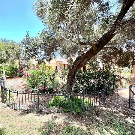 Stunning Views Beside The Beach, Aptartment With Pool