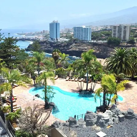 公寓 Stunning Views Beside The Beach, Aptartment With Pool