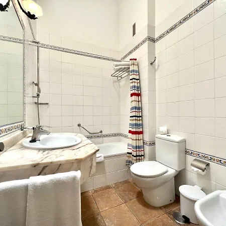 아파트 Stunning Views Beside The Beach, Aptartment With Pool
