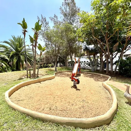 Stunning Views Beside The Beach, Aptartment With Pool * 로스 레알레호스