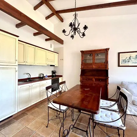 아파트 Stunning Views Beside The Beach, Aptartment With Pool *