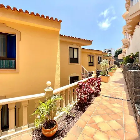 아파트 Stunning Views Beside The Beach, Aptartment With Pool 로스 레알레호스